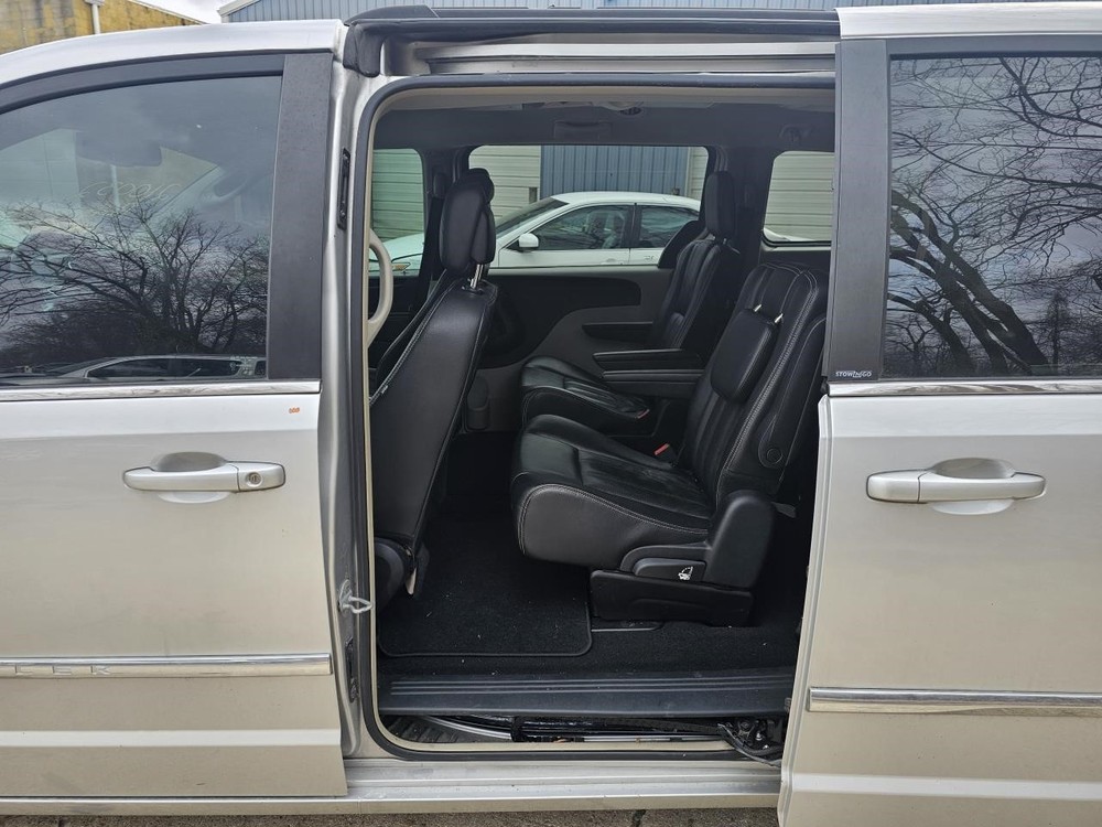 TOWN COUN 2012 Headrest 2440898