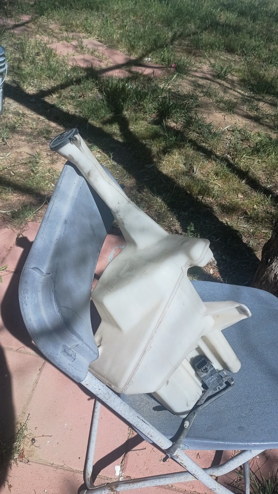 Windshield Washer Fluid Reservoir Tank