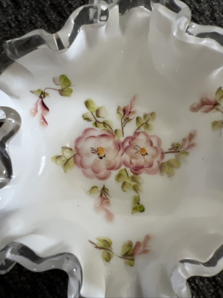 Fenton Handpainted Silvercrest Ruffle Bowl. 6"(E5)
