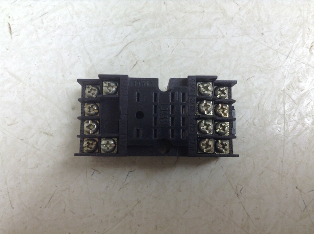 Finder 94.44 Relay Base 9444