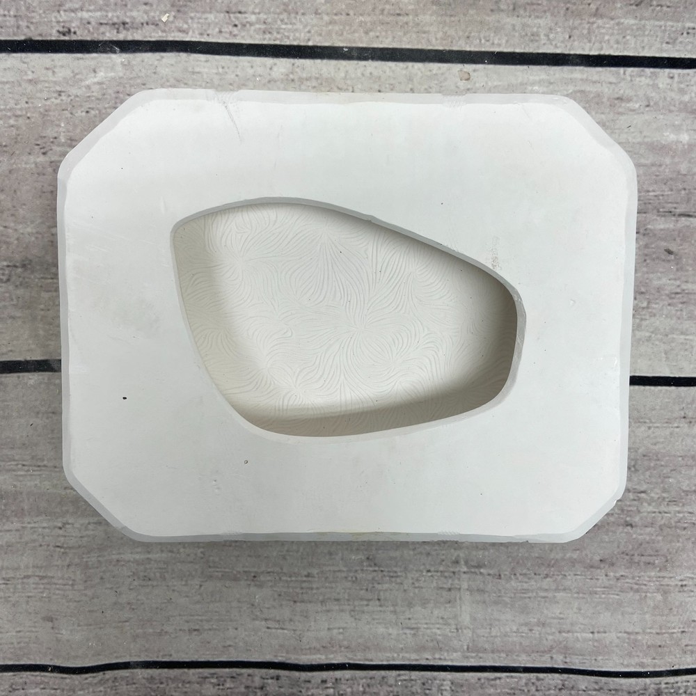 1995 Riverview Ceramic Slip Casting Mold Grass Base #37