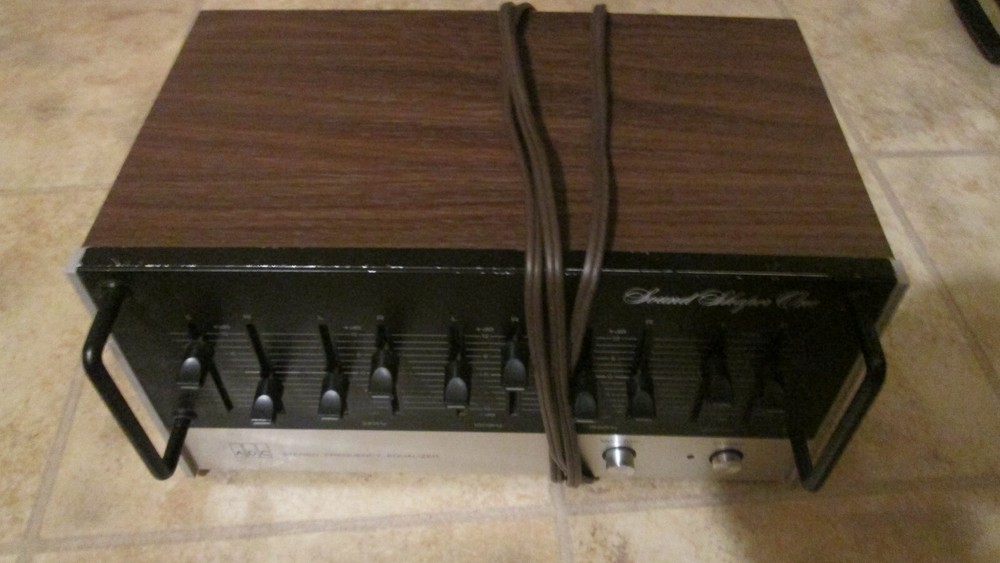 ADC STEREO FREQUENCY EQUALIZER  Model:  SS-1