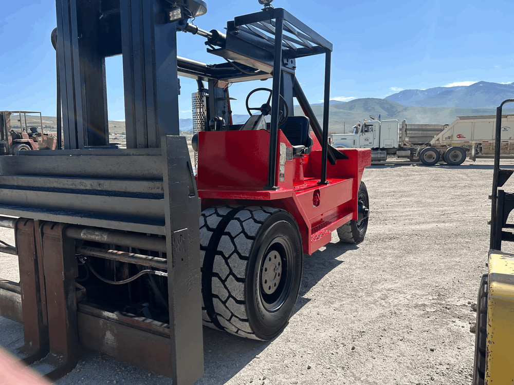 YALE GDP-300 FORKLIFT