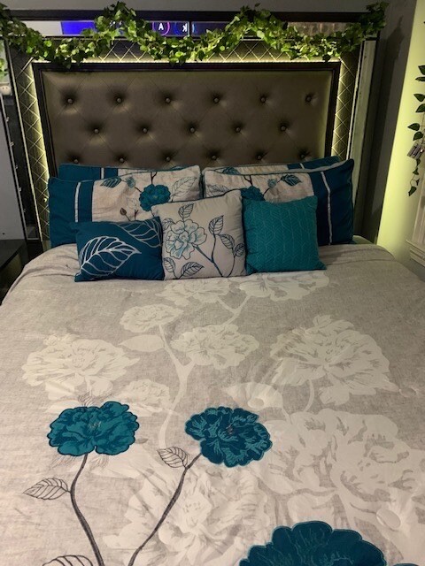 4 Piece Queen Bedroom Set