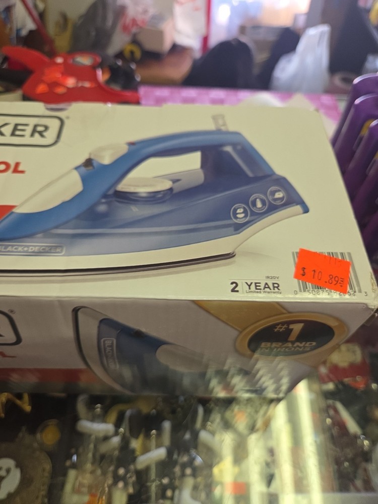 Black + Decker Variable Control Compact Steam Iron White Blue Smooth Glide
