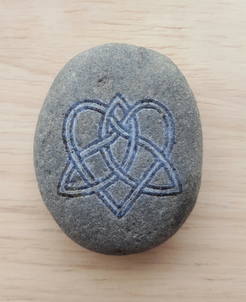 Love Knot Worry Stone : Free Personalization