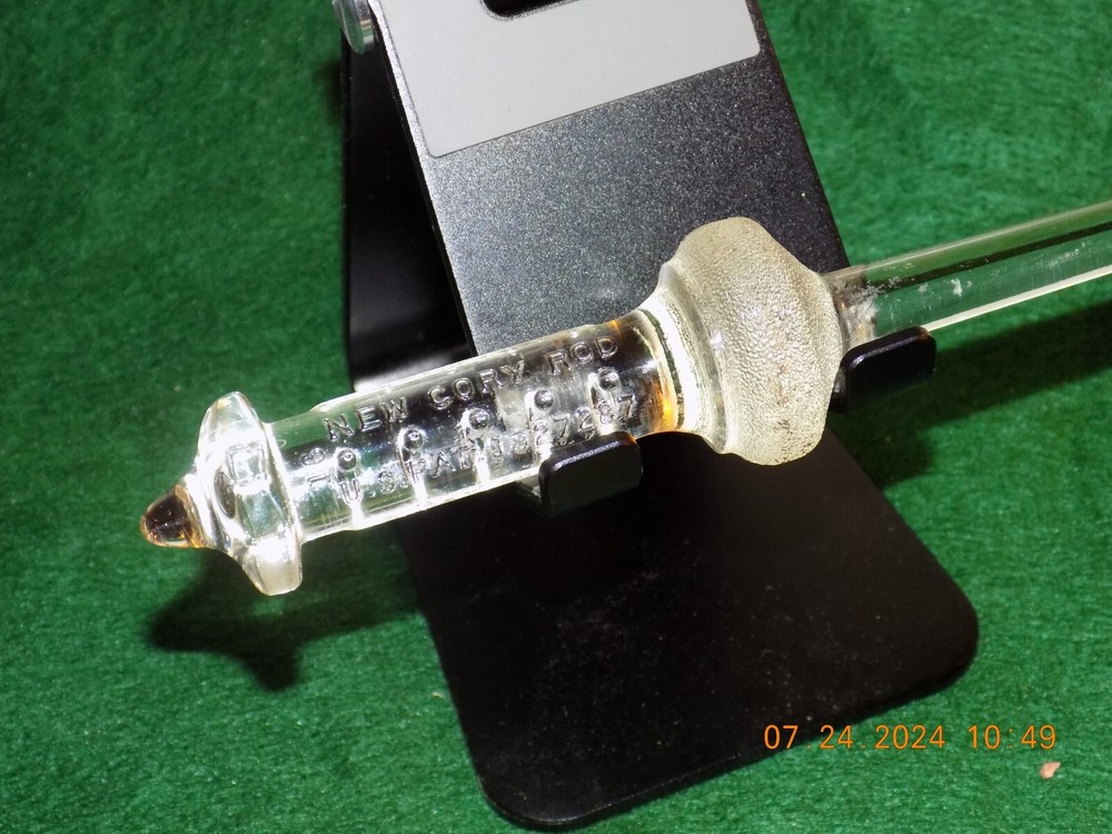 Vintage pressed glass new cory rod