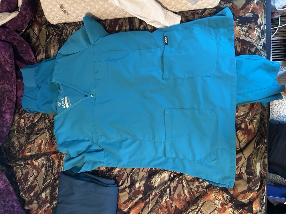 Adar Pro Women’s Teal jogger scrub set size large