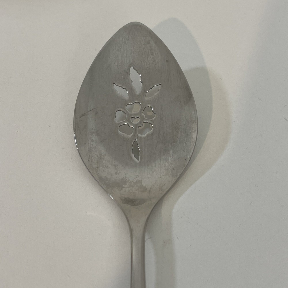 Oneidacraft Deluxe LASTING ROSE 1 Pierced Pie Spoon 8.5”