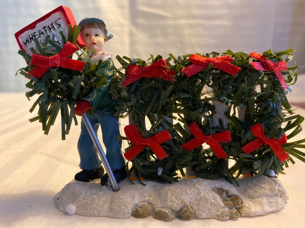 Santa's Workbench BOY SELLING WREATH 2001