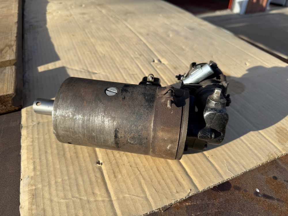Indian '38-'42 'Four' Generator/Distributor Assembly 6v (#0136)