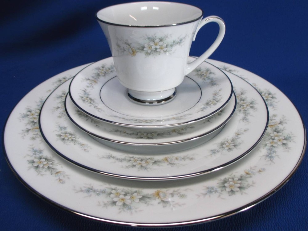 NORITAKE 1970'S MELISSA PATTERN 5 PC PLACE SETTING (12 AVAILABLE)