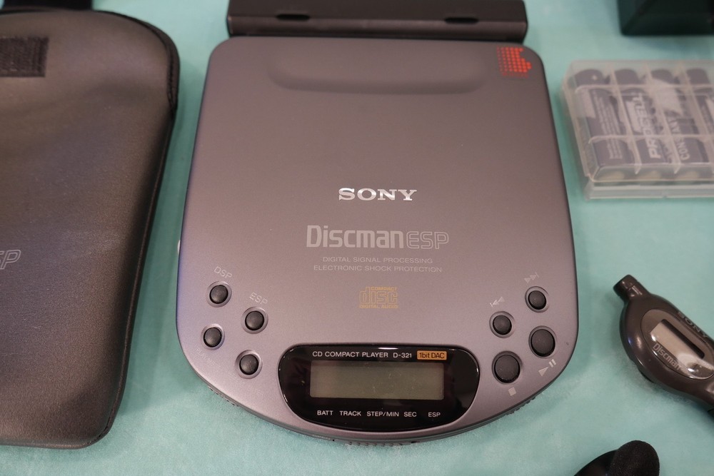 Sony D-321 Discman :: Restored :: Complete Set