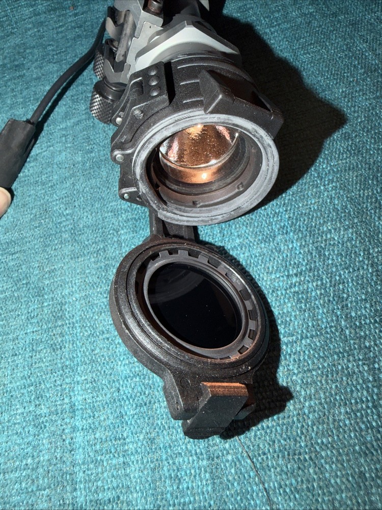 SUREFIRE Tactical Light System With Mount and pressure switch-new