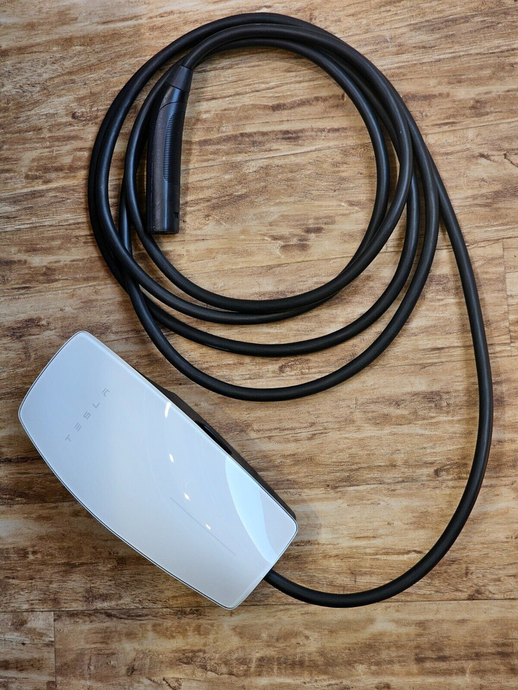 Tesla Wall Connector 86C4CE  18 Ft 48A