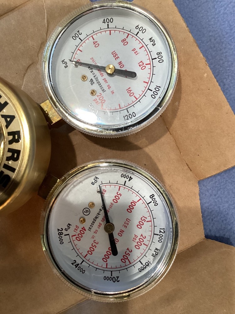 HARRIS REGULATOR 3000821, (NEW)