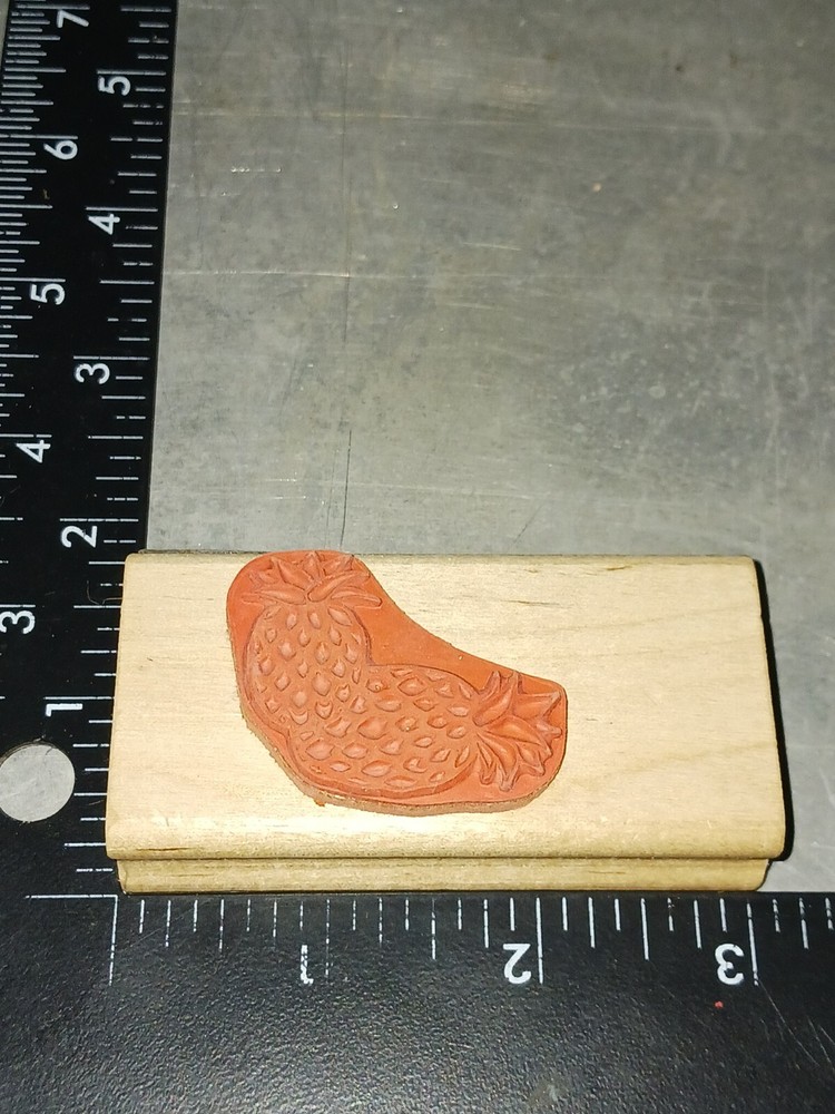 2 pineapples, Canadian maple,B27