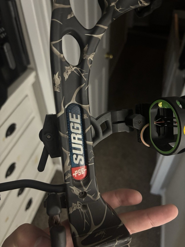 PSE Surge Compound Bow Black Beige leftHand Bow Hunting