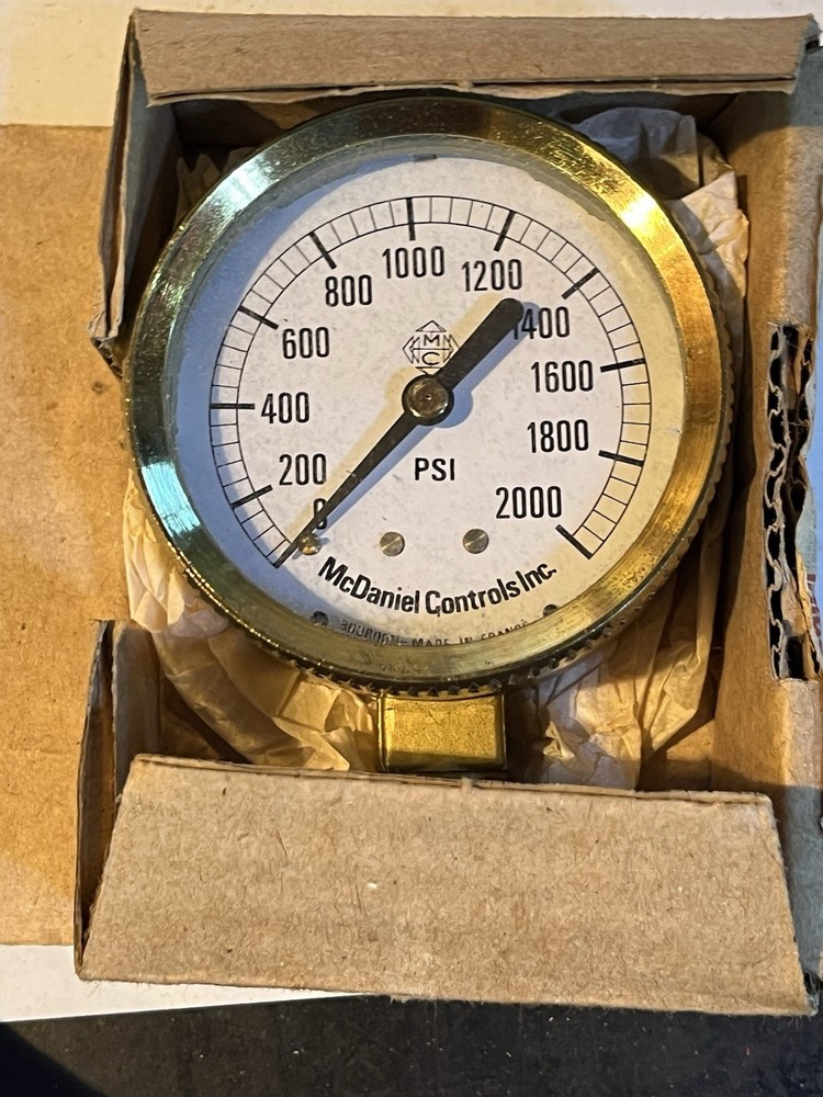 McDaniel Control Gauge 0-2000psi 1/4NPT Code UM