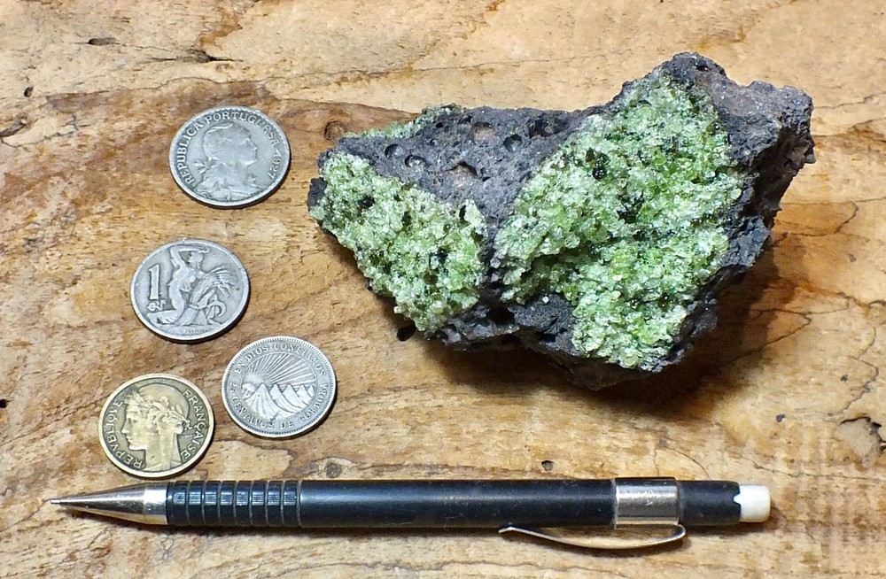 peridotite xenolith in vesicular phonotephrite - hand/display specimen