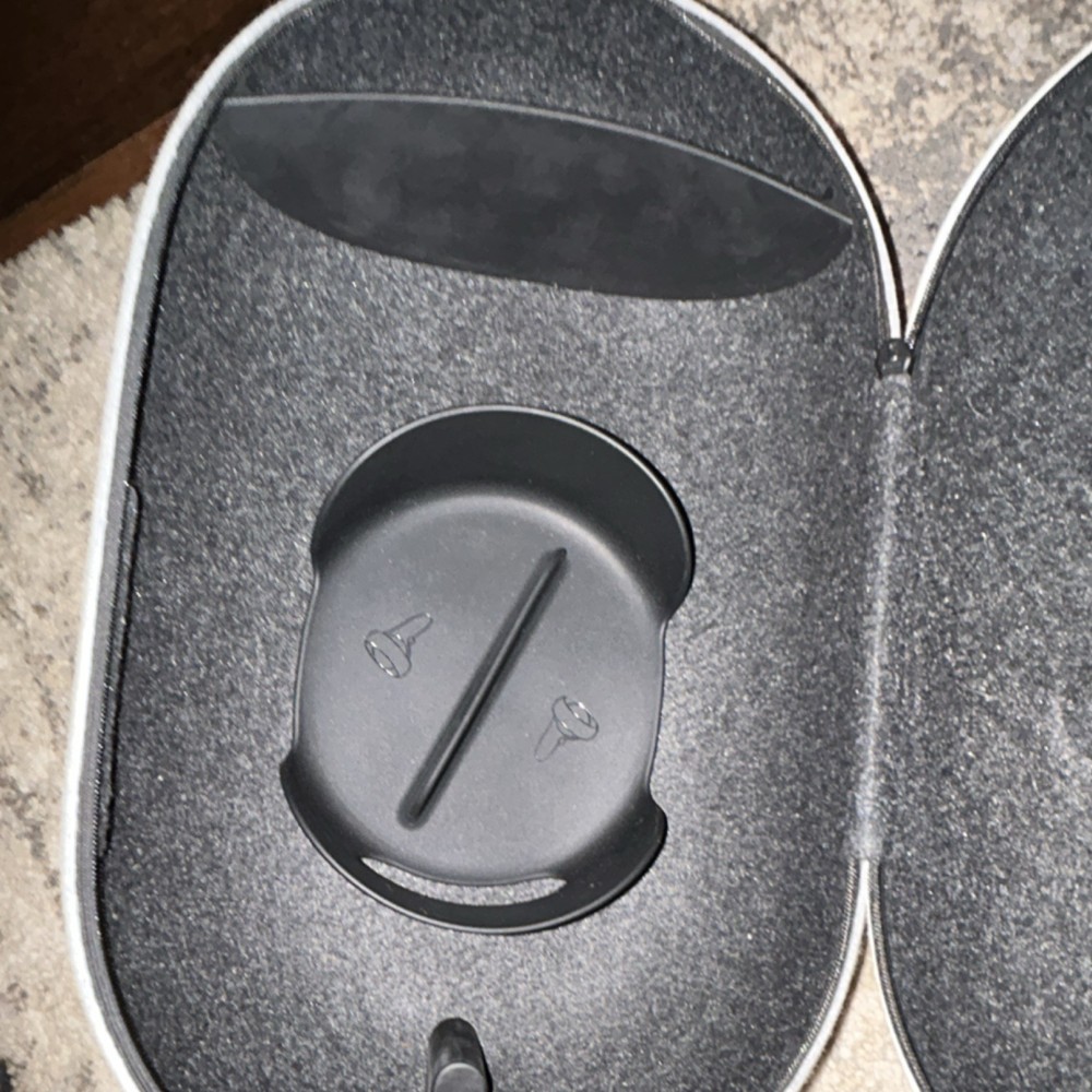 Meta Quest 2 Gray Hard Shell Carrying Case for Headset & Controller CAN FIT 3/3s