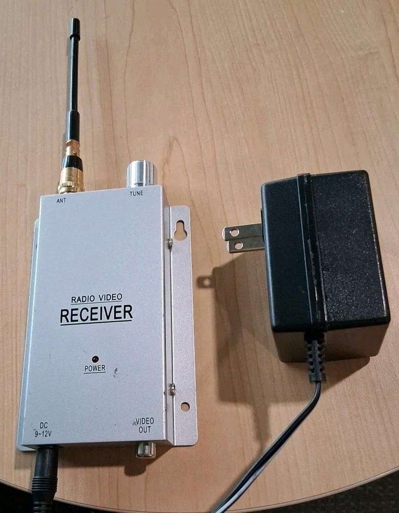 RADIO AV RECEIVER 9-12 volt Untested