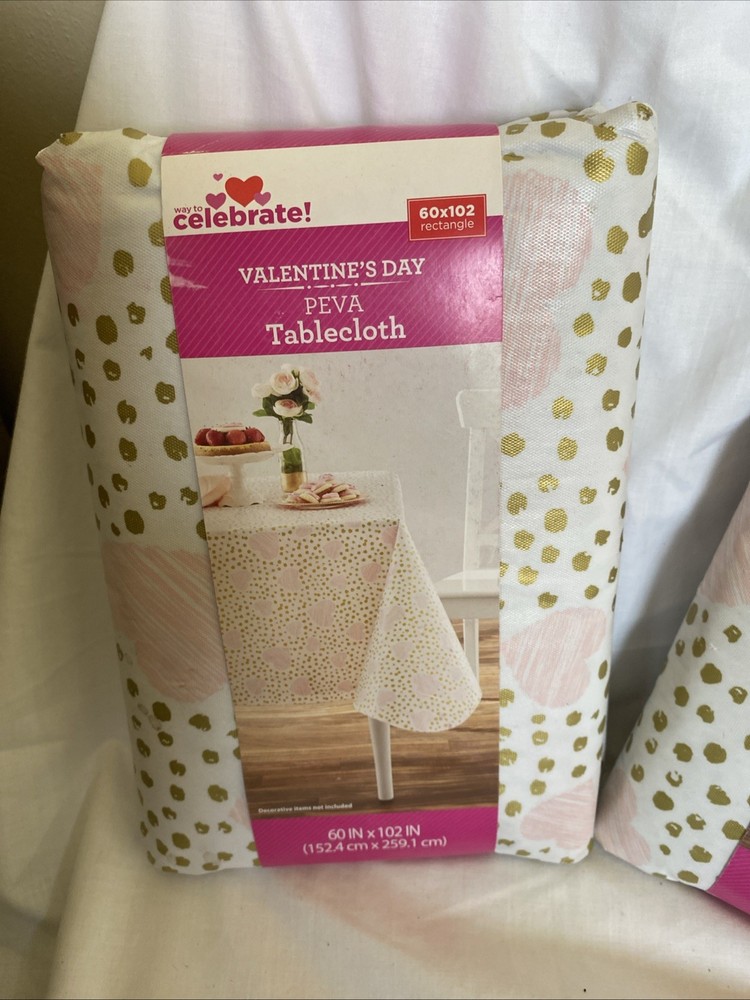 NWT Valentines Day Peca Table Cloth