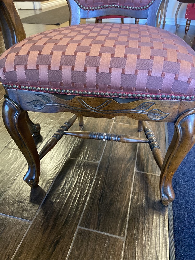 Backgommon table with chairs