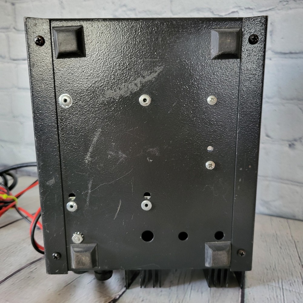 Astron 13.7Vdc Linear Regulated power supply 5A Model RS-7A Powers On