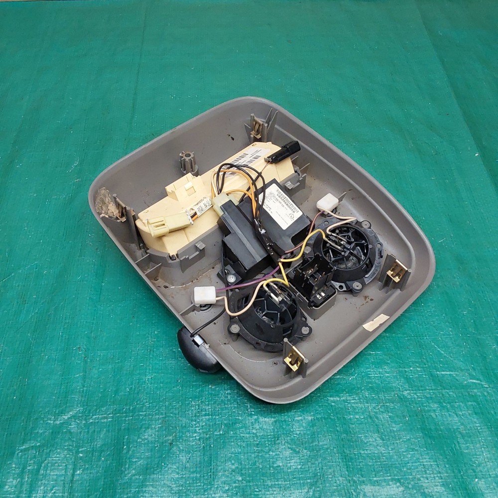 2003-2006 Cadillac Escalade Overhead Console Map Light OEM 821179