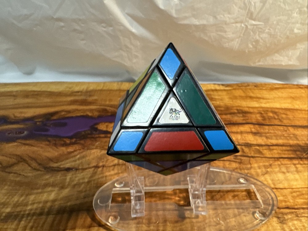 Diamond Twisty Puzzle - 8 Eight Sides - Double Pyramid Shape