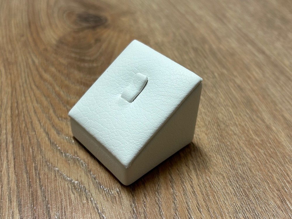 Support For Ring - White - 4 X 4 X 3.5 Cm