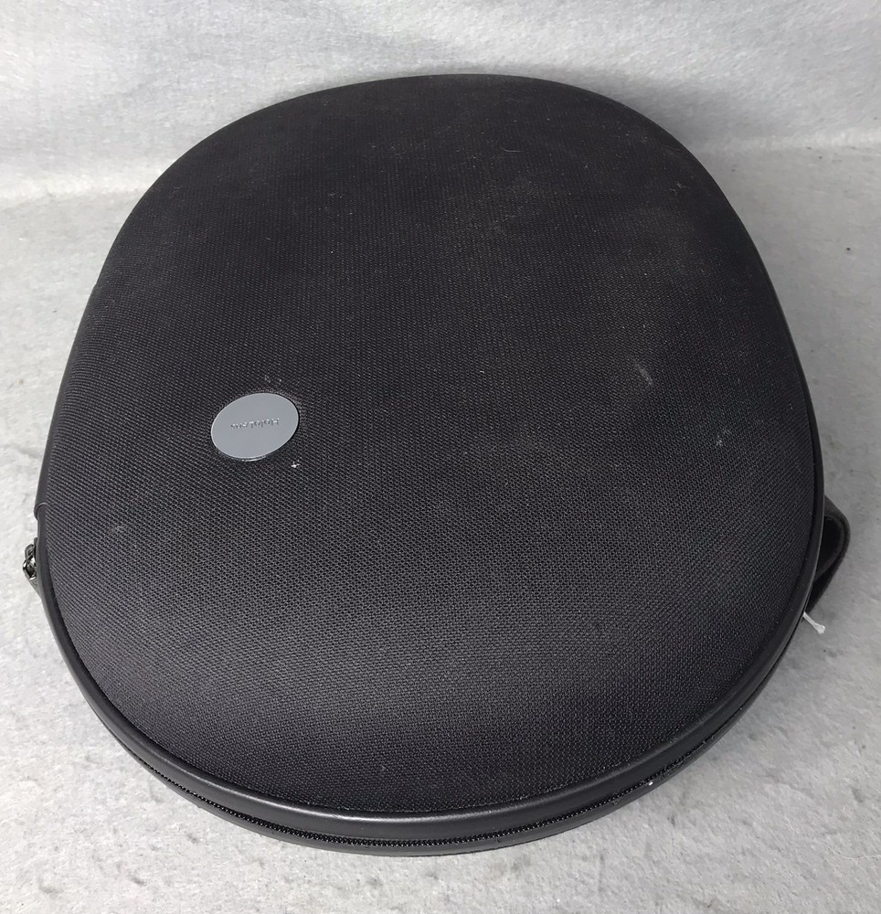 Microsoft Hololens 1 W/charger/Clicker/Case