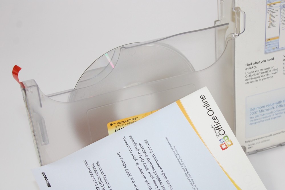 Microsoft Office Outlook 2007 Full Retail English Version - New Open Box