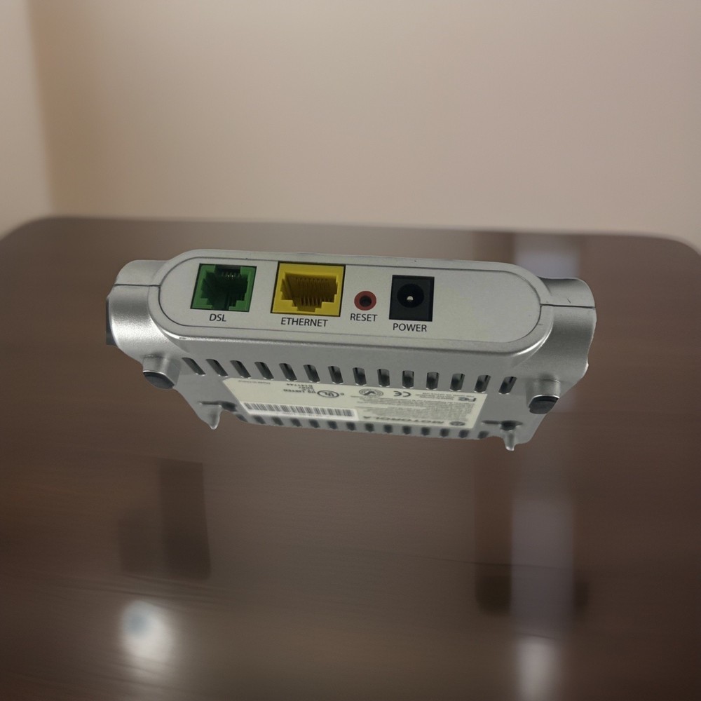 Motorola DSL Ethernet Modem Model 2210-02-1006 Powers On