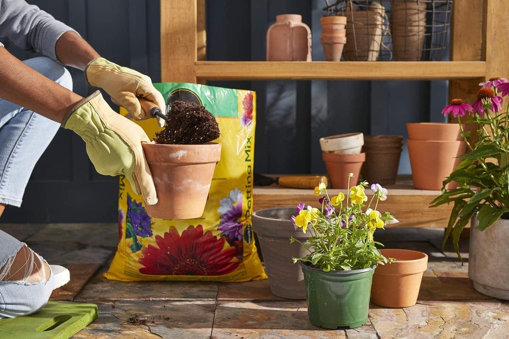Miracle-Gro Potting Mix 16 qt