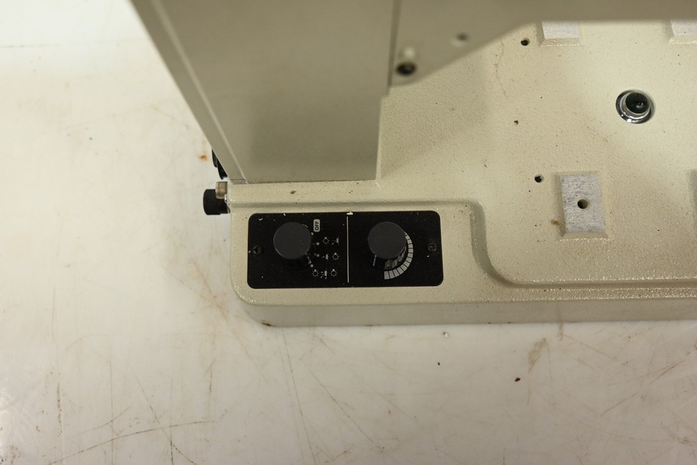 Mitutoyo 176-811A Toolmakers Microscope