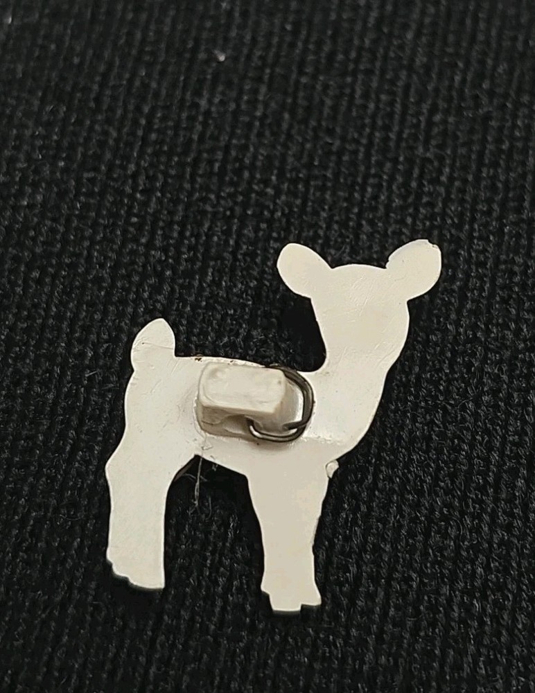 3 Vintage White Deer Buttons