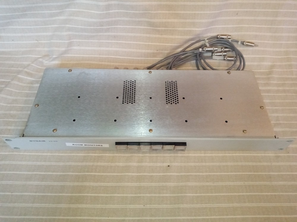 Vintage Dynair Electronics model VS-6D 6-Input Video Rackmount Switch