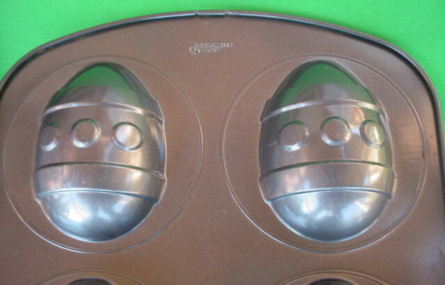WILTON EASTER BUNNY Rabbit EGG Cake Pan Mold
