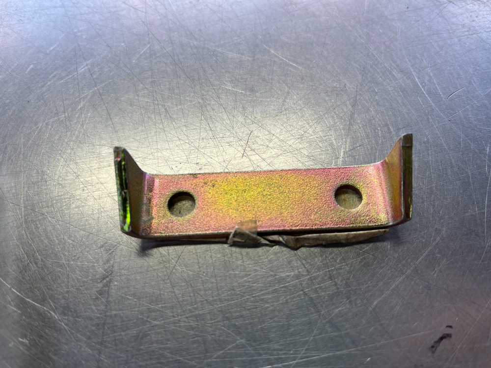 M82716 Genuine OEM John Deere CLIP