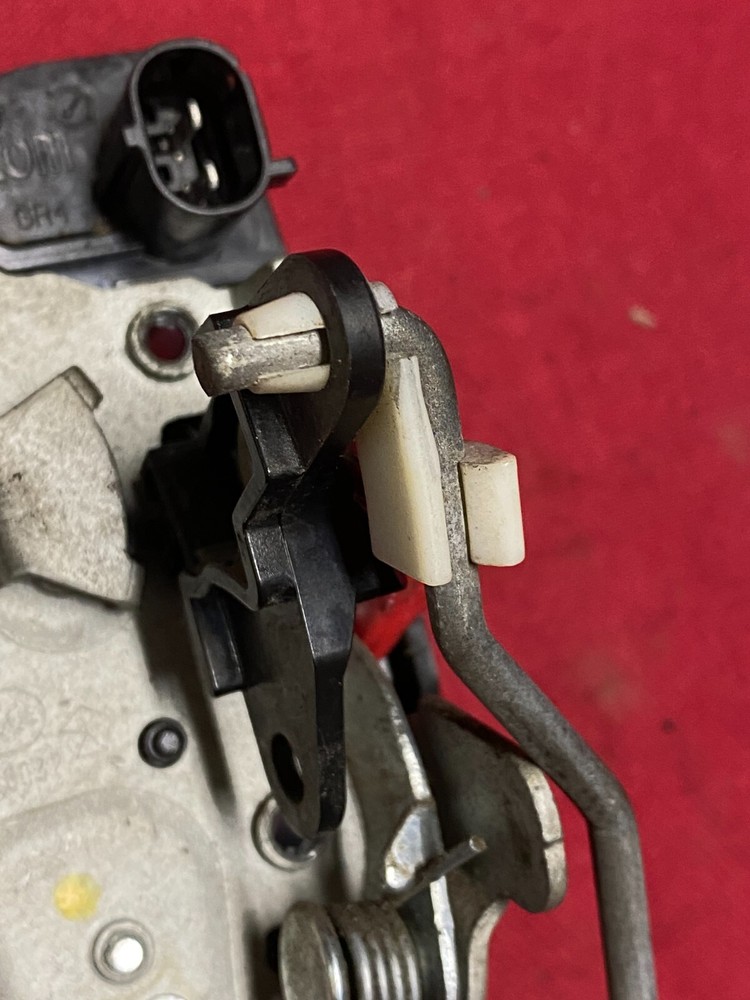FREIGHTLINER PASSENGER Side Door Latch 1120032 GECOM RIGHT