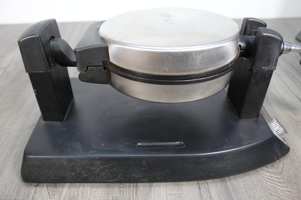 WARING PRO Restaurant style thick Belgium waffle maker WWM200SA Needs Cleaning