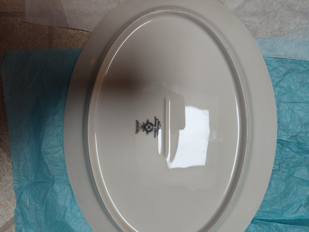 Noritake Porcelain China, Affection Pattern