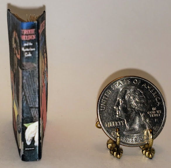 1:6 SCALE MINIATURE BOOK MYSTERIOUS CODE TRIXIE BELDEN PLAYSCALE