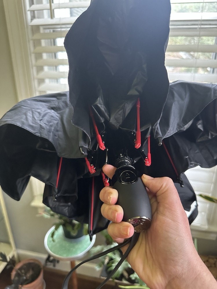 Rare Tumi Umbrella Pristine Condition! Medium. Push Button CLOSE! 💥