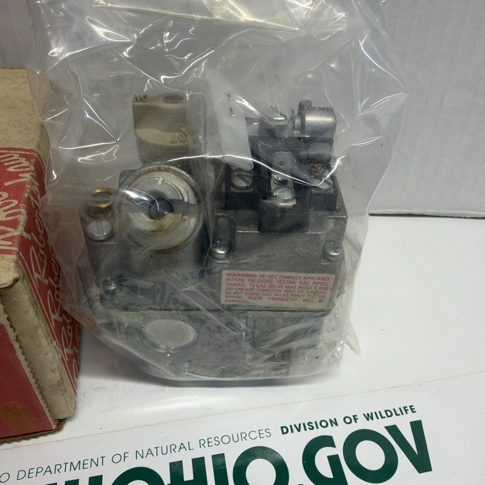 ROBERTSHAW 700-400 24 VOLT COMBINATION GAS VALVE 7000BER