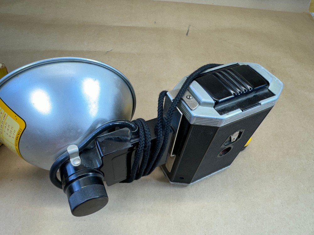 Vintage Kodak Brownie Reflex 20 Camera With Flash & Bulbs untested