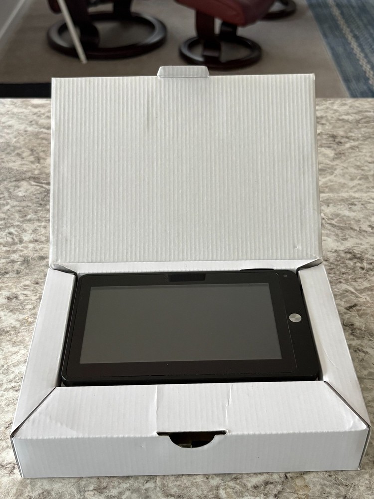 Coby Kyros MID7042-4 7" Android Tablet w/ Box Accessories WORKS Screen Line