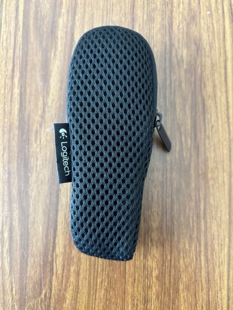 Logitech Wireless Presenter R400, PowerPoint Clicker with Laser Pointer